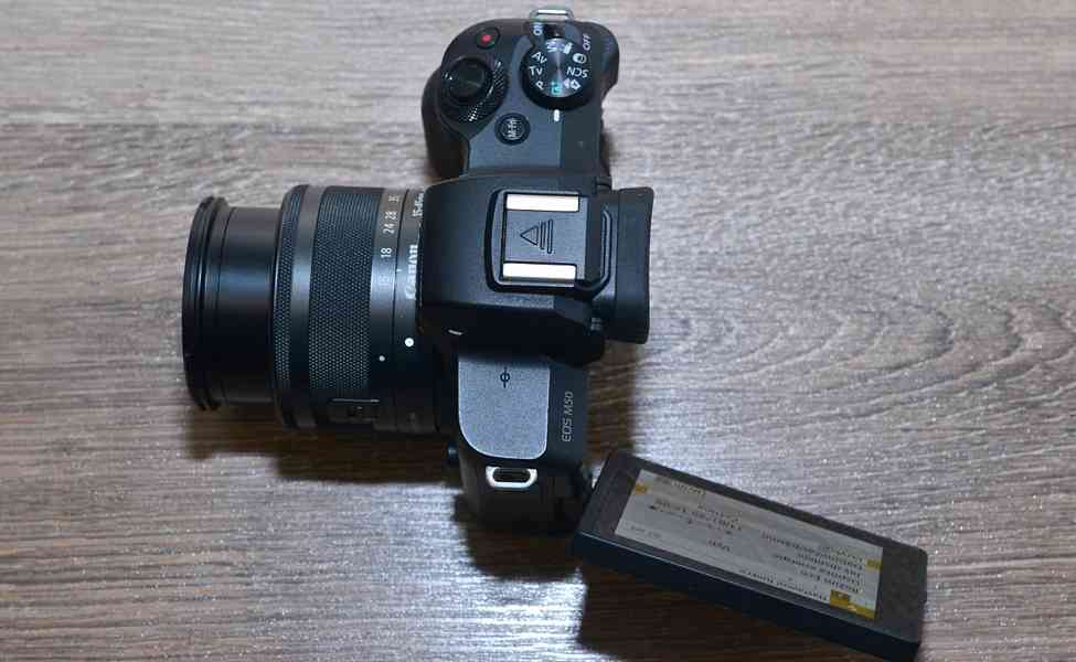 Canon EOS M50 + Objektiv EF-M 15-45mm  21000 Exp. - foto 8