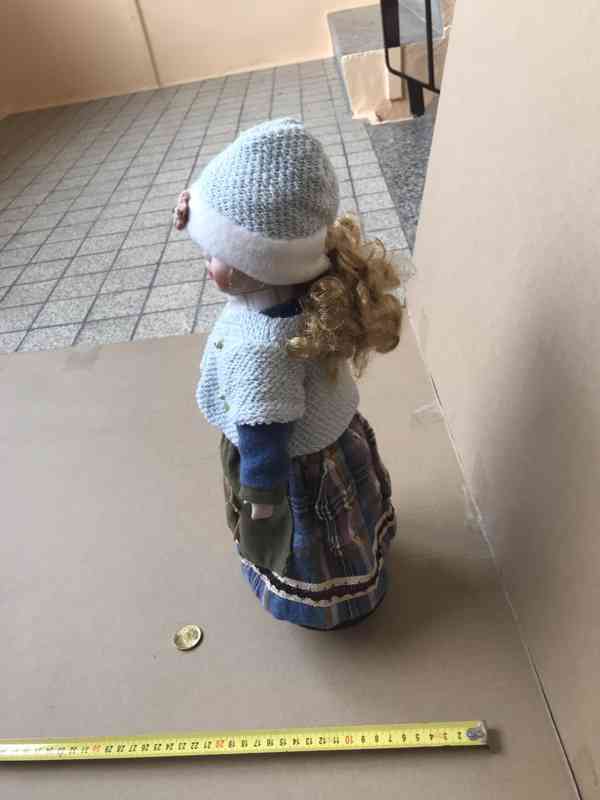 Porcelánová Panenka se stojánkem Výška 40cm, Nová - foto 4