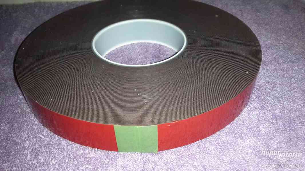 Oboustranná lepící páska šedá 25mm x 33m x 0,64mm - foto 1