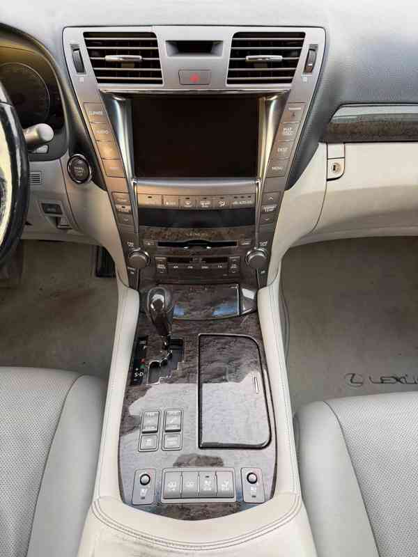 Lexus LS 460 V8 - foto 8