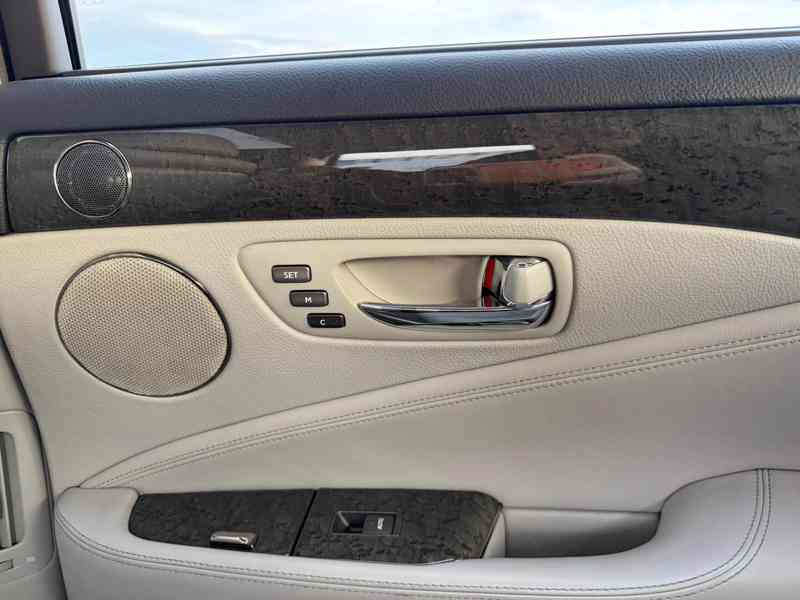 Lexus LS 460 V8 - foto 4