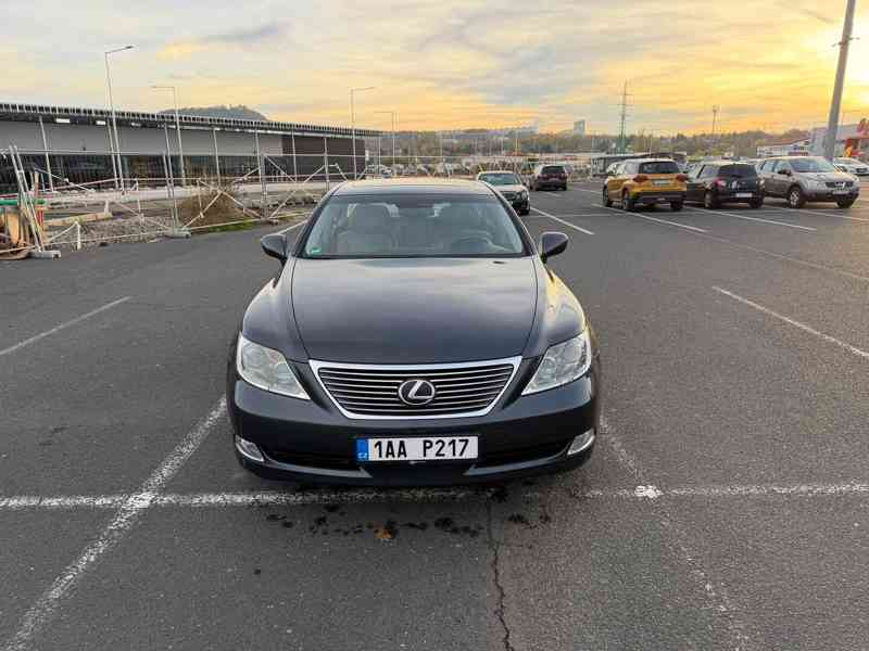Lexus LS 460 V8 - foto 1