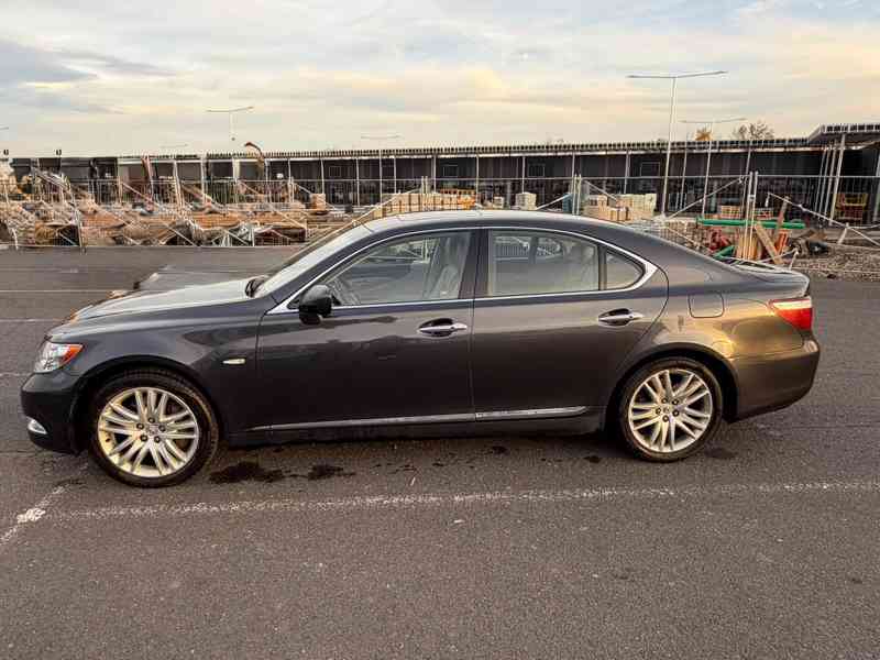 Lexus LS 460 V8 - foto 13