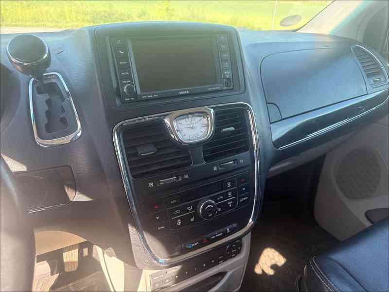 Chrysler Town Country 3,6 RT DVD LPG Kůže 2011 - foto 17