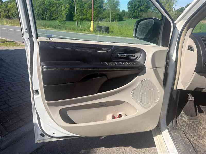 Chrysler Town Country 3,6 RT DVD LPG Kůže 2011 - foto 15