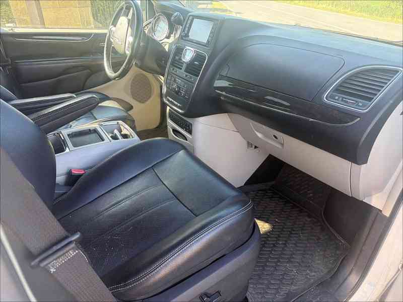 Chrysler Town Country 3,6 RT DVD LPG Kůže 2011 - foto 10