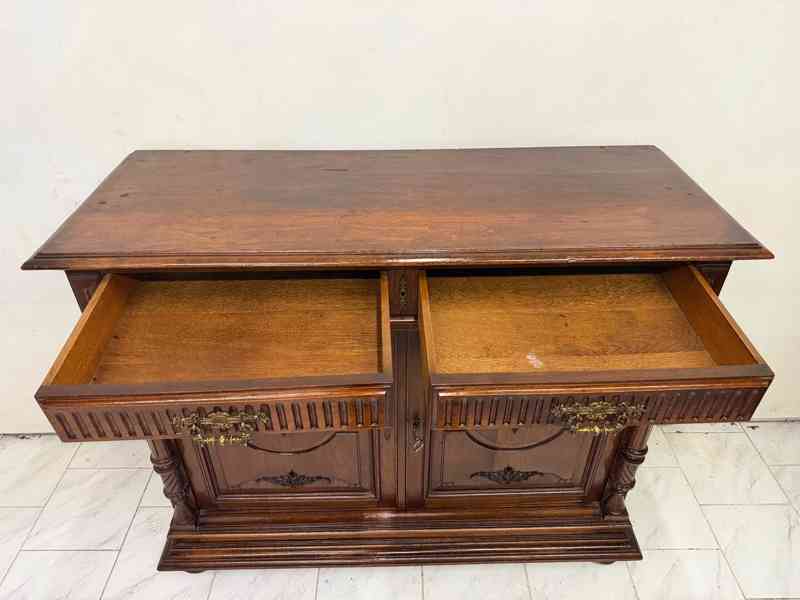 Starožitná masivní skříň - foto 6