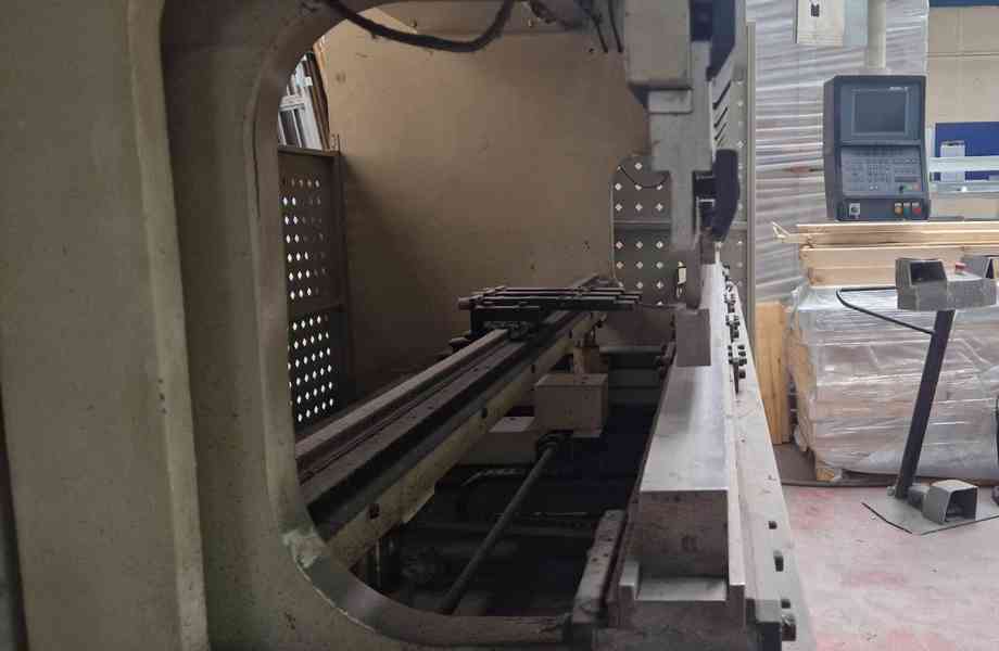 Použitý ohraňovací lis DURMA CNC HAP 30120, r. v. 2004 - foto 3