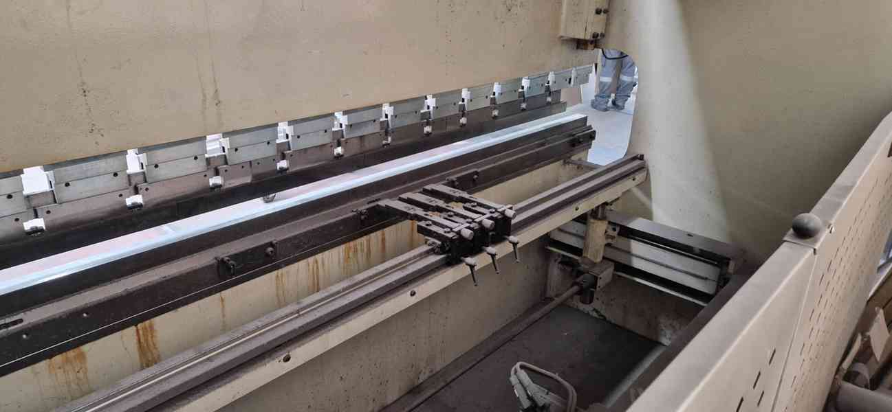 Použitý ohraňovací lis DURMA CNC HAP 30120, r. v. 2004 - foto 4