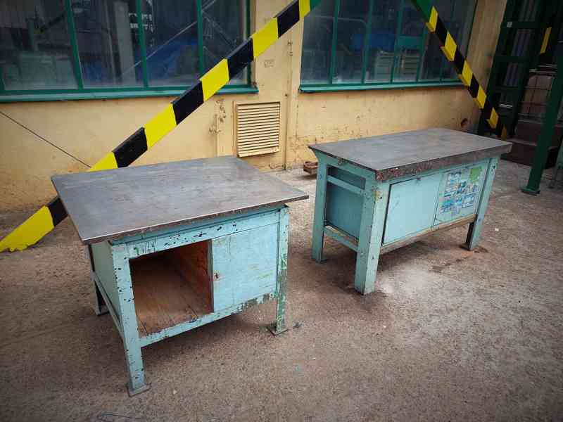 Pracovní dílenský stůl se železnou deskou  - foto 8