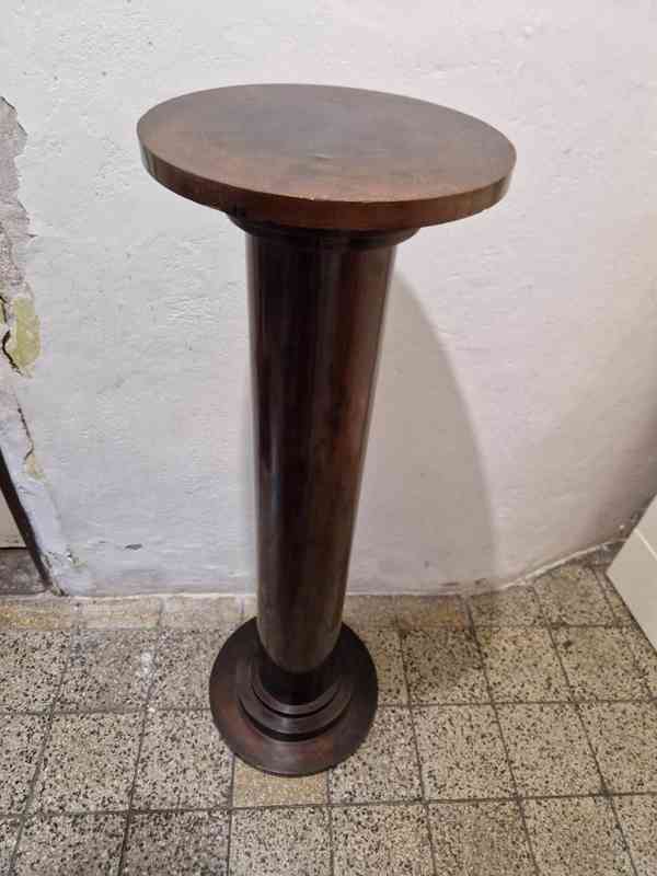 Krásný masivní dřevěný Sloup Podstavec 124cm - foto 2
