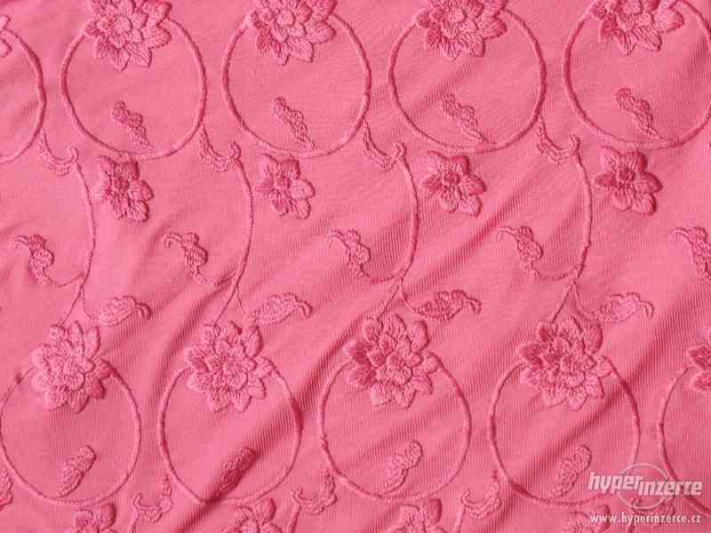 Vínové tričko s kytičkami - foto 3