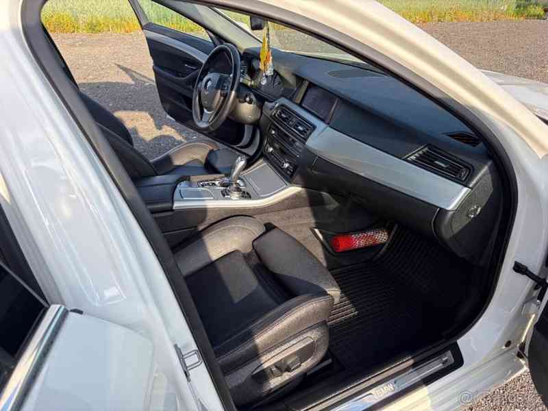 BMW Řada 5 2,0   xDrive Touring 140 kW - foto 9