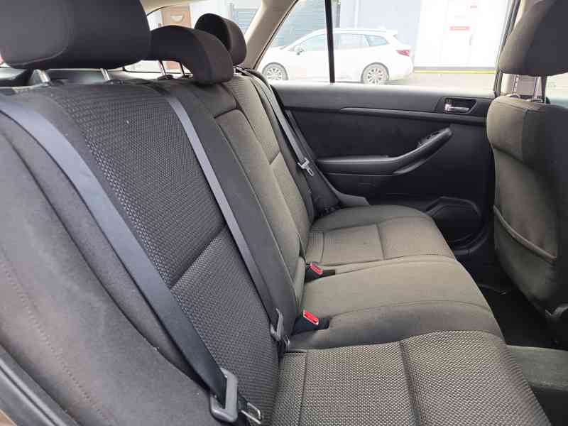 Toyota Avensis combi 2,0D-4D Comfort ČR  - foto 13