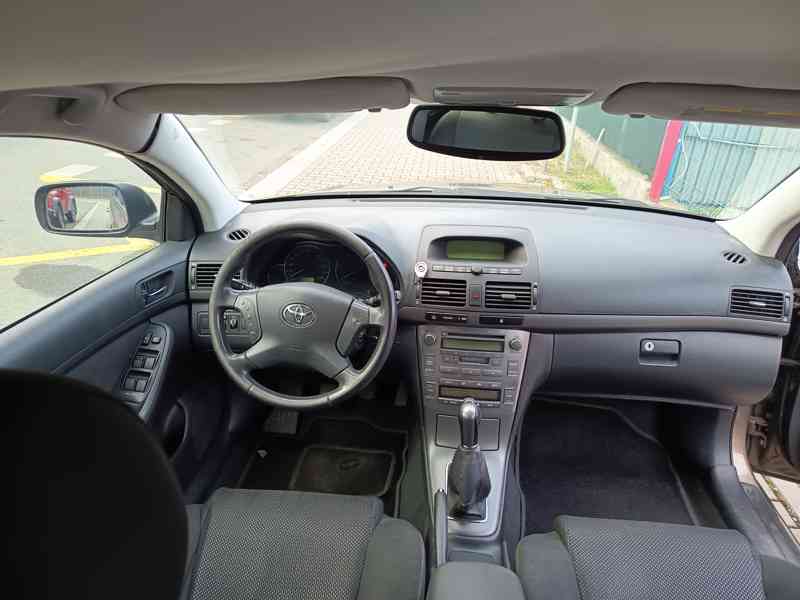 Toyota Avensis combi 2,0D-4D Comfort ČR  - foto 14