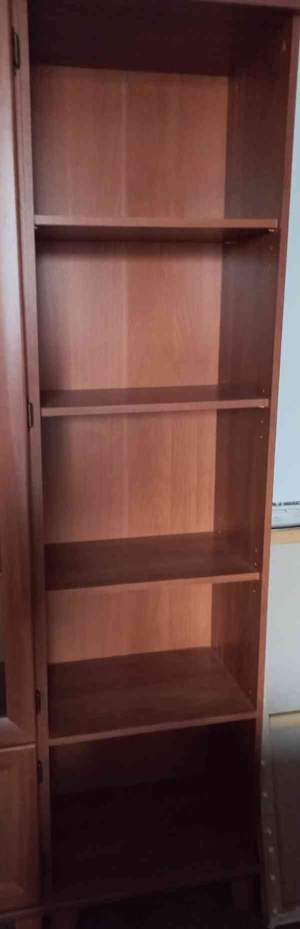 Prosklené vitríny na jídelní servis - foto 4