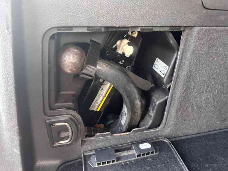 Volkswagen Touran 2,0   Cross, 125 kW, DSG, 7 míst - foto 19