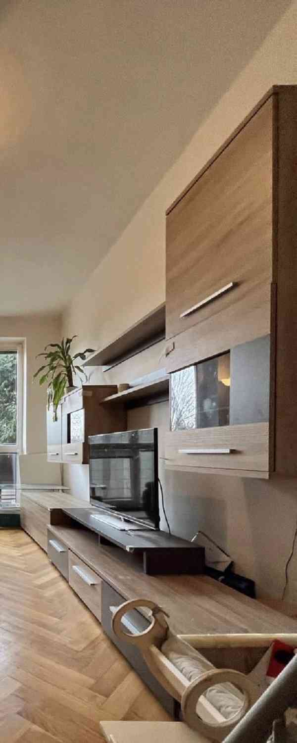 Obývací stěna včetně stolku - foto 3