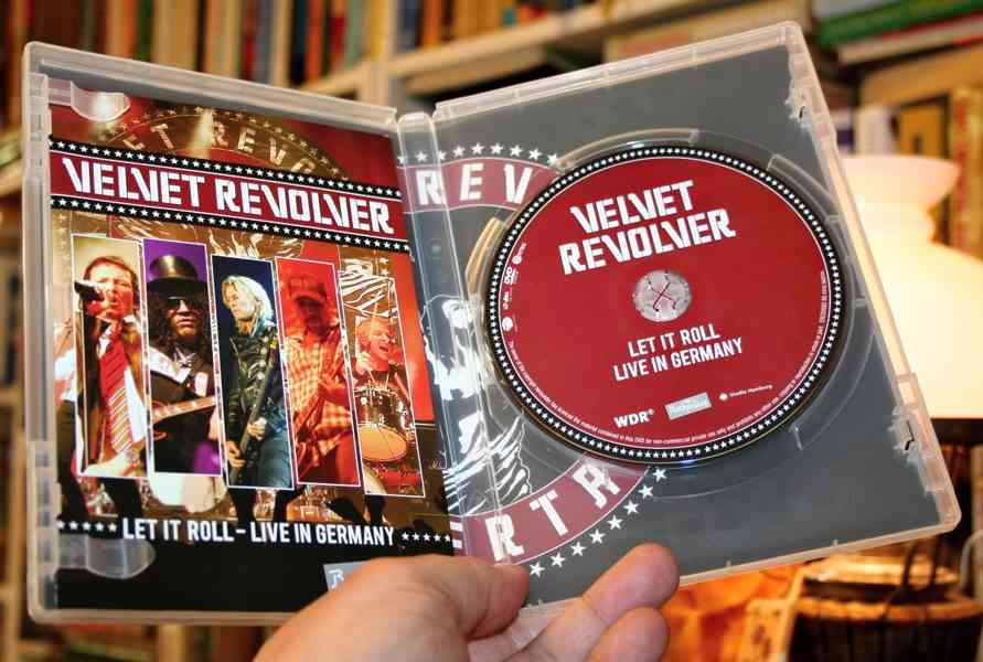 DVD ... VELVET REVOLVER - LET IT ROLL - live, levně !!! - foto 3