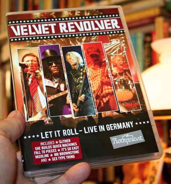 DVD ... VELVET REVOLVER - LET IT ROLL - live, levně !!!