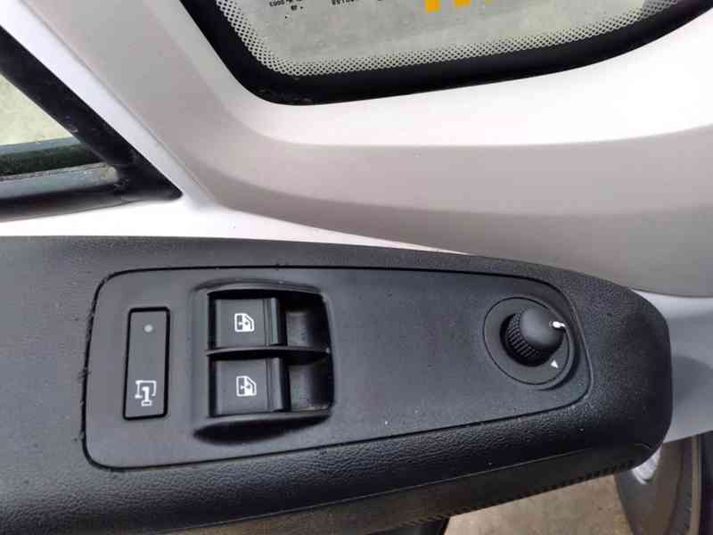 PEUGEOT BOXER 2.0 HDI L4H2 7 MÍST 120kW - foto 31