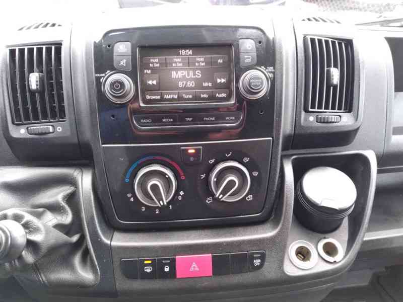 PEUGEOT BOXER 2.0 HDI L4H2 7 MÍST 120kW - foto 24