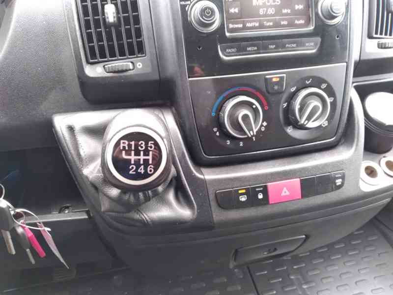 PEUGEOT BOXER 2.0 HDI L4H2 7 MÍST 120kW - foto 27