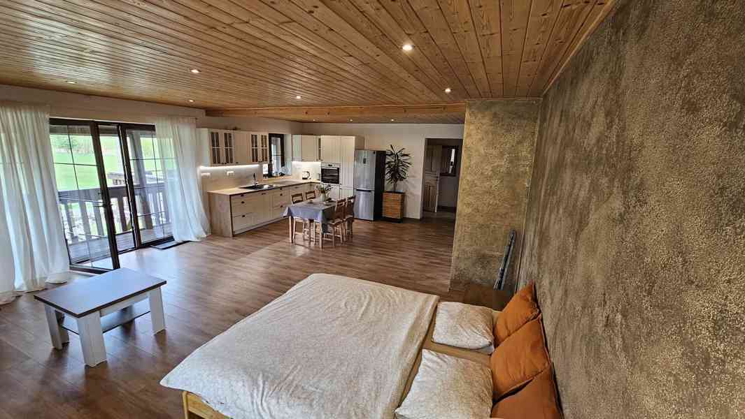 Źijte nedaleko Telče v novostavbě atyp. RD 360m2,poz 2800m2 - foto 9