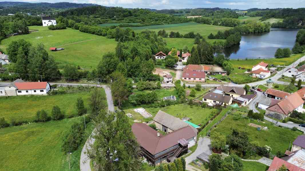 Źijte nedaleko Telče v novostavbě atyp. RD 360m2,poz 2800m2 - foto 1