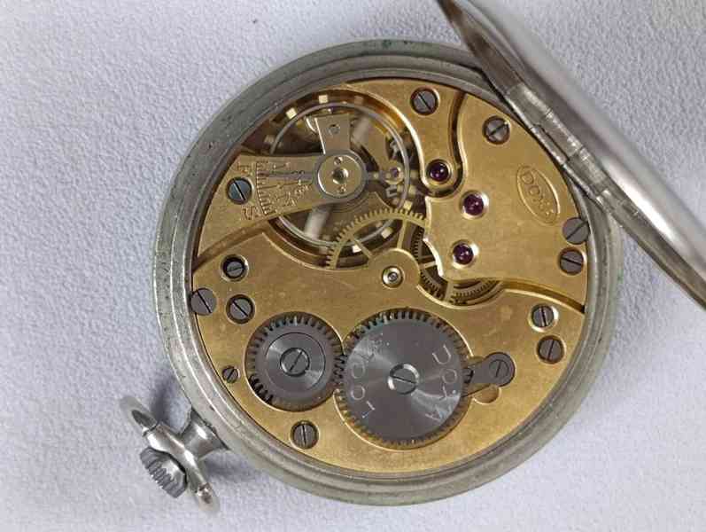 Kapesní hodinky DOXA s medailema. erotický motiv - foto 10