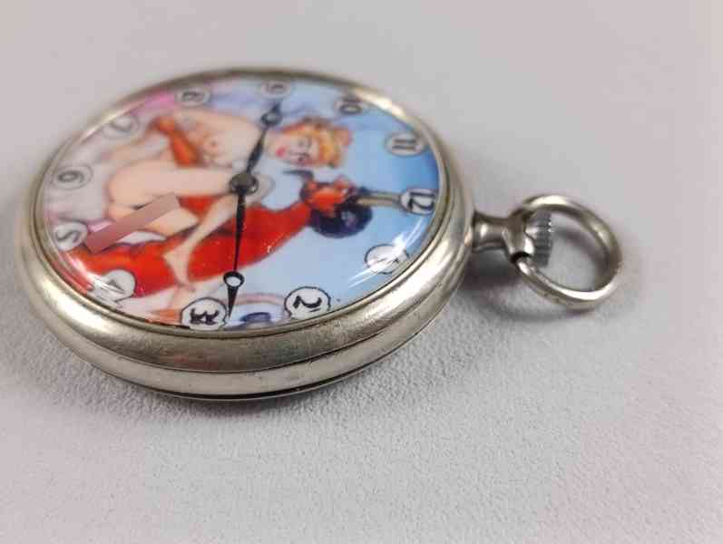 Kapesní hodinky DOXA s medailema. erotický motiv - foto 15