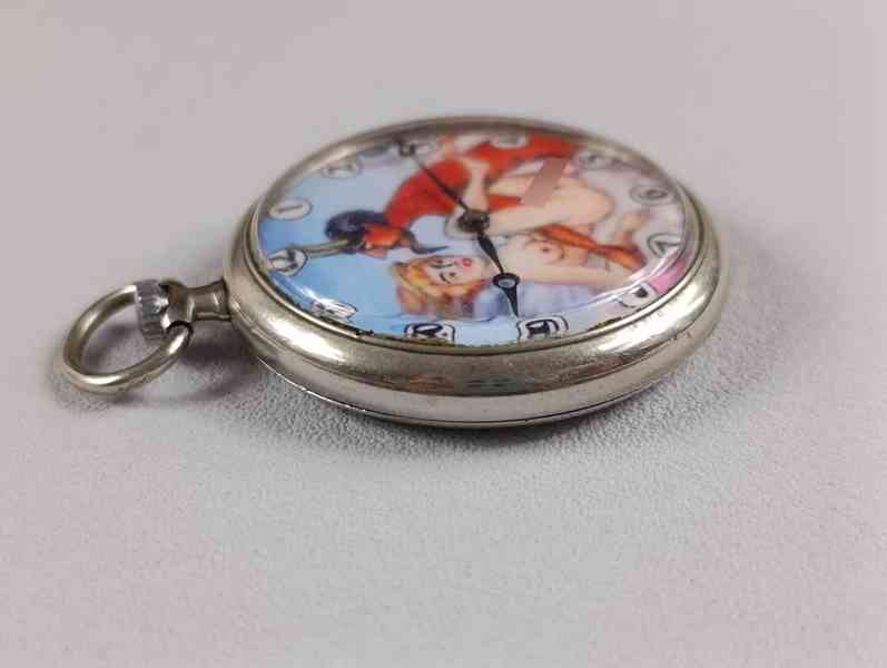 Kapesní hodinky DOXA s medailema. erotický motiv - foto 14