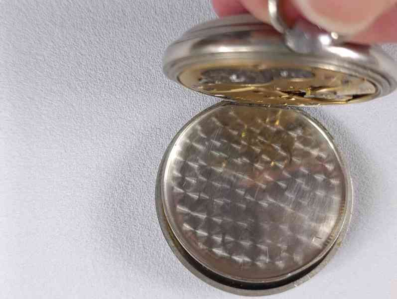 Kapesní hodinky DOXA s medailema. erotický motiv - foto 4