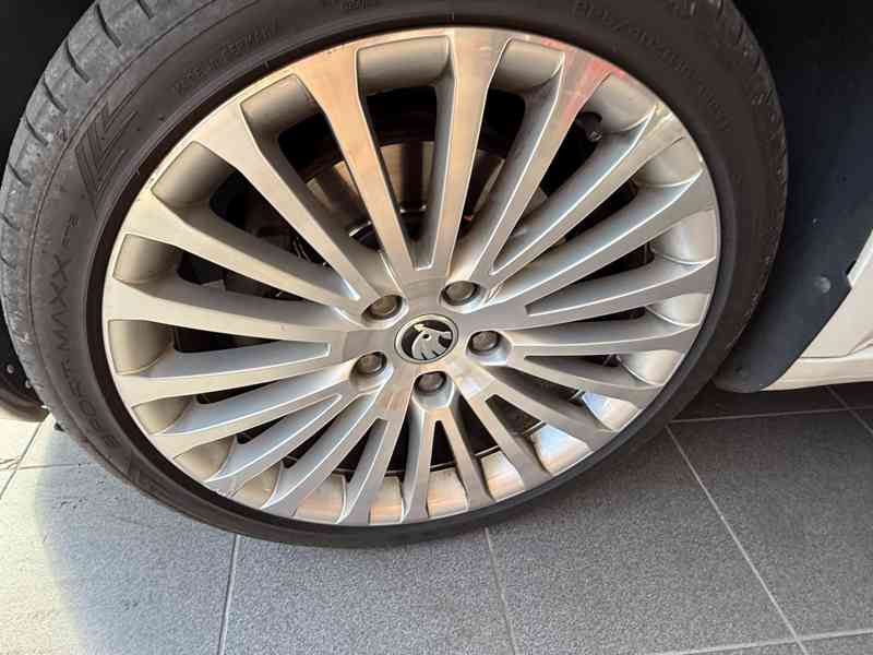 ŠKODA SUPERB COMBI, 2.0 TDI, 125 kW, PANO, NAVI, KŮŽE, TAŽNÉ - foto 43