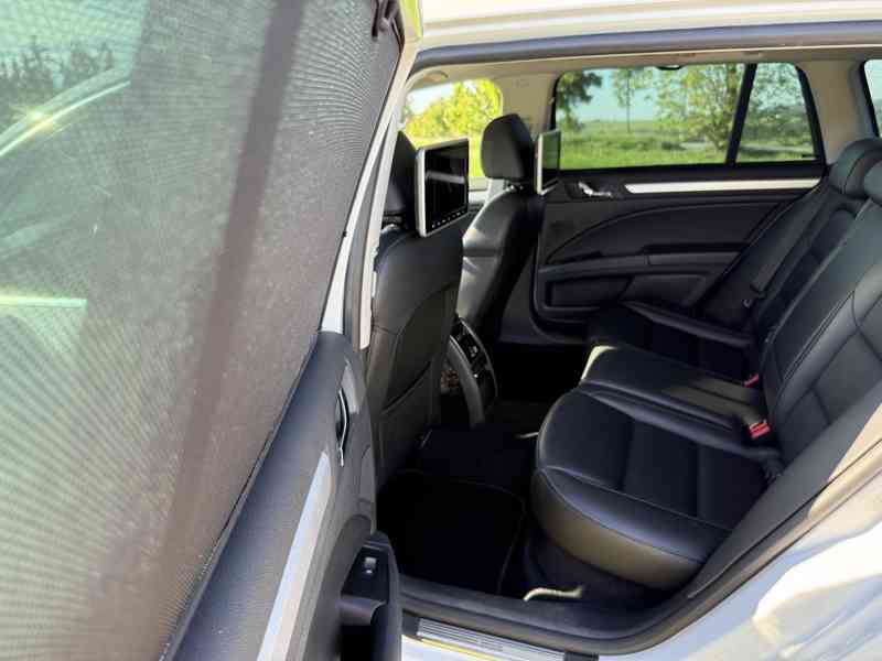 ŠKODA SUPERB COMBI, 2.0 TDI, 125 kW, PANO, NAVI, KŮŽE, TAŽNÉ - foto 31