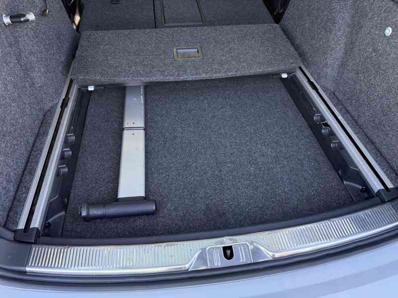 ŠKODA SUPERB COMBI, 2.0 TDI, 125 kW, PANO, NAVI, KŮŽE, TAŽNÉ - foto 36