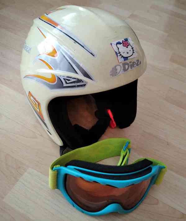 Dětská lyžařská helma 52 + brýle - foto 1
