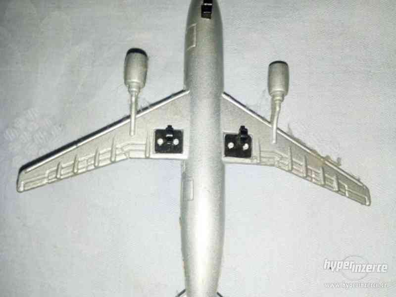 2 stará letadla Lufthansa, viz foto + 1 jako dárek - foto 2