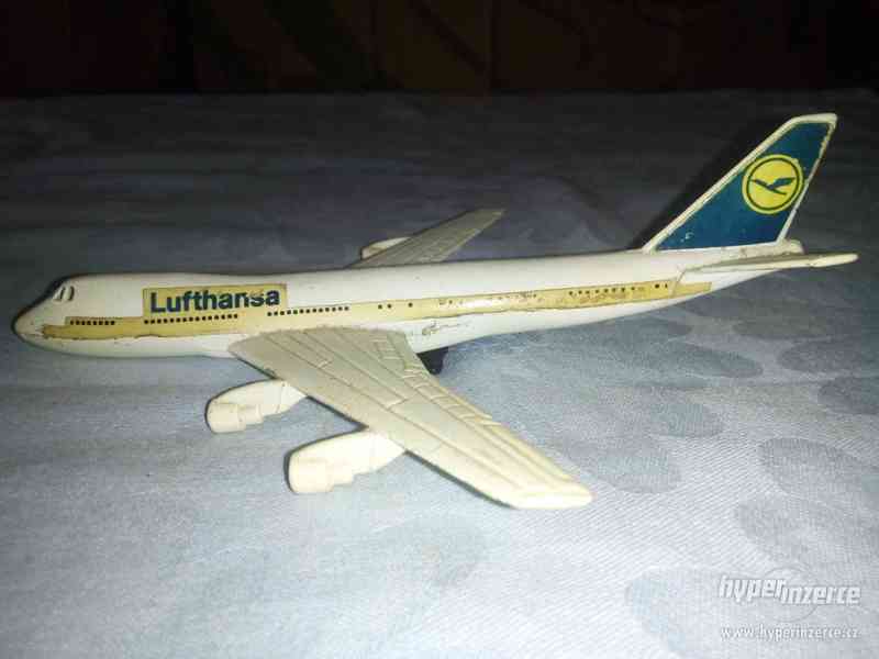 2 stará letadla Lufthansa, viz foto + 1 jako dárek - foto 8