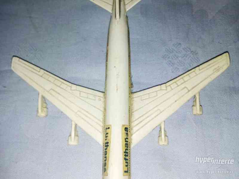 2 stará letadla Lufthansa, viz foto + 1 jako dárek - foto 10