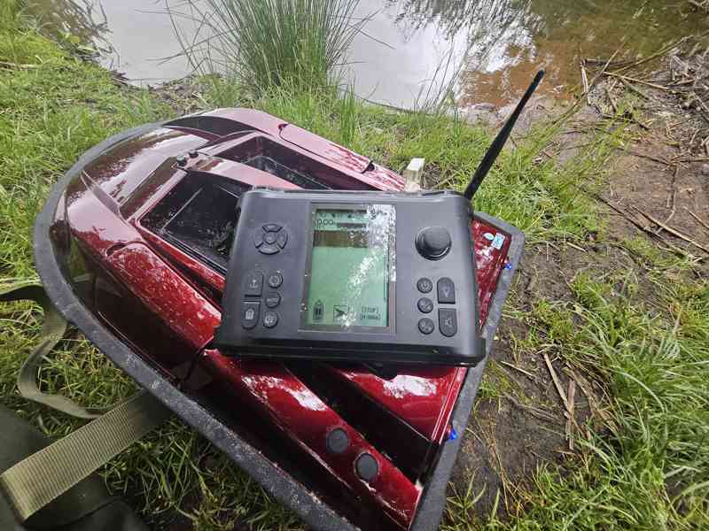 prodám zavážecí lodičku Mivardi s GPS a echolotem - foto 2