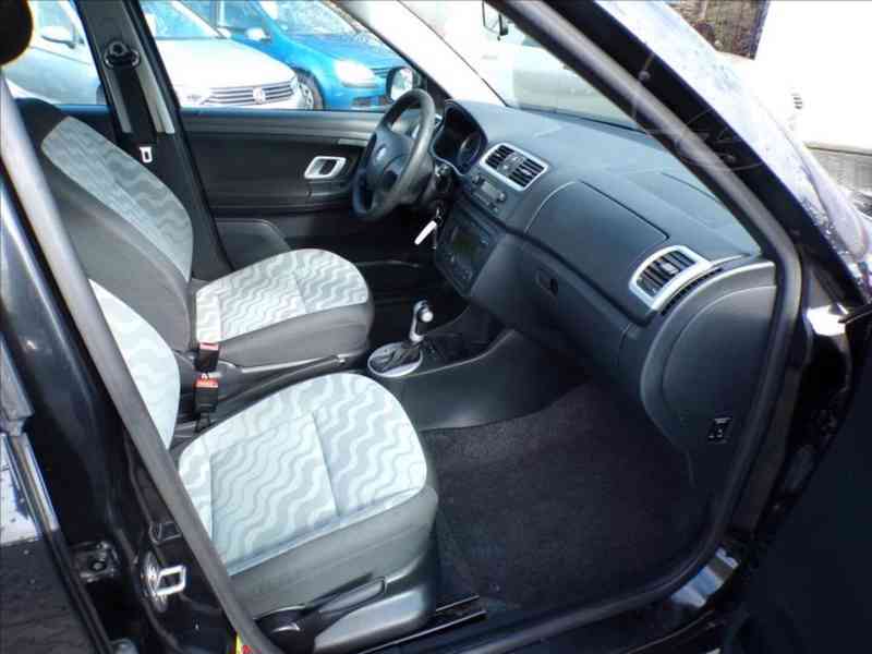Škoda Fabia 1,6 16V AUTOMAT - foto 12