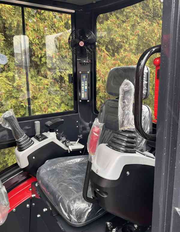 Bagr CR26C s vyhřívanou kabinou, Kubota motor - foto 3
