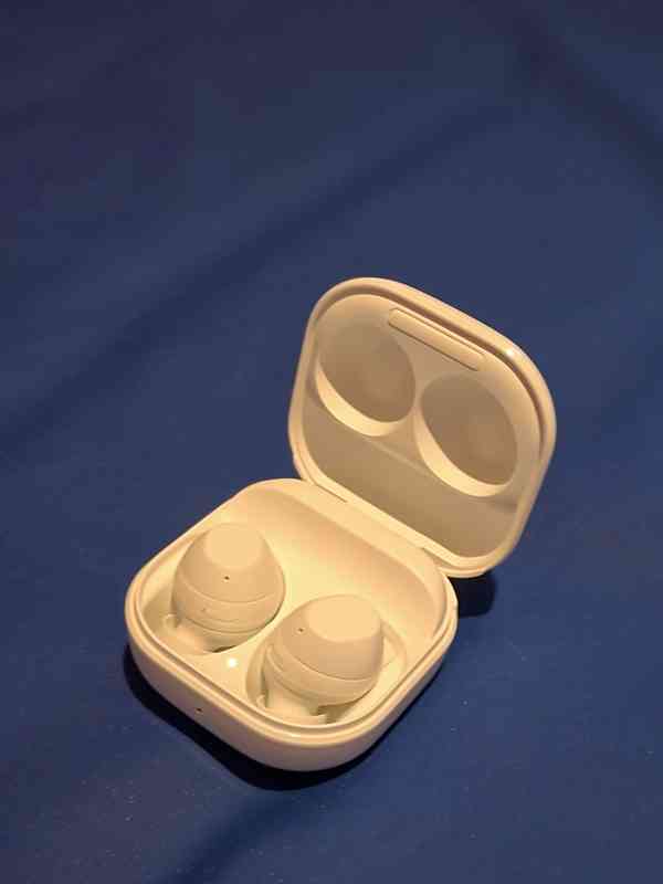 Sluchátka Samsung Galaxy Buds FE - foto 2