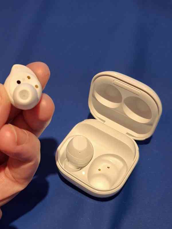 Sluchátka Samsung Galaxy Buds FE - foto 3