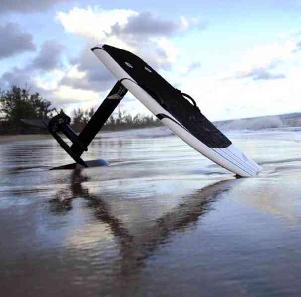 Elektrický Surf na vodu / Surfování bez vln, bez moře - foto 2