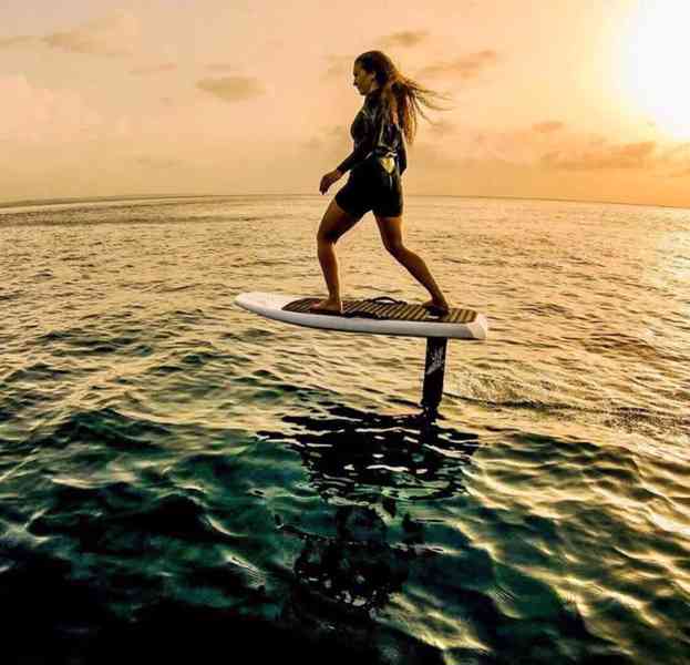 Elektrický Surf na vodu / Surfování bez vln, bez moře - foto 3