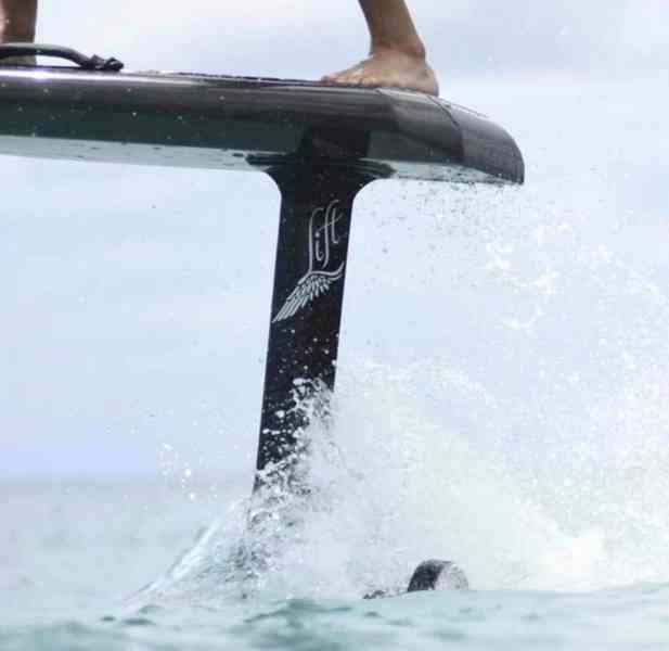 Elektrický Surf na vodu / Surfování bez vln, bez moře - foto 4