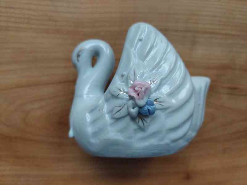 Pěkná porcelánová soška - labuť, solnička, cukřenka dekorace - foto 2