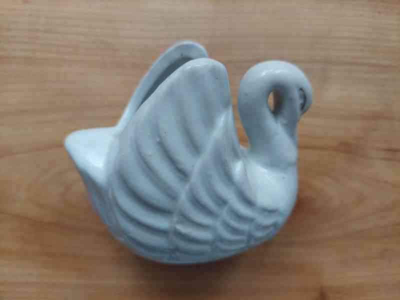 Pěkná porcelánová soška - labuť, solnička, cukřenka dekorace - foto 5